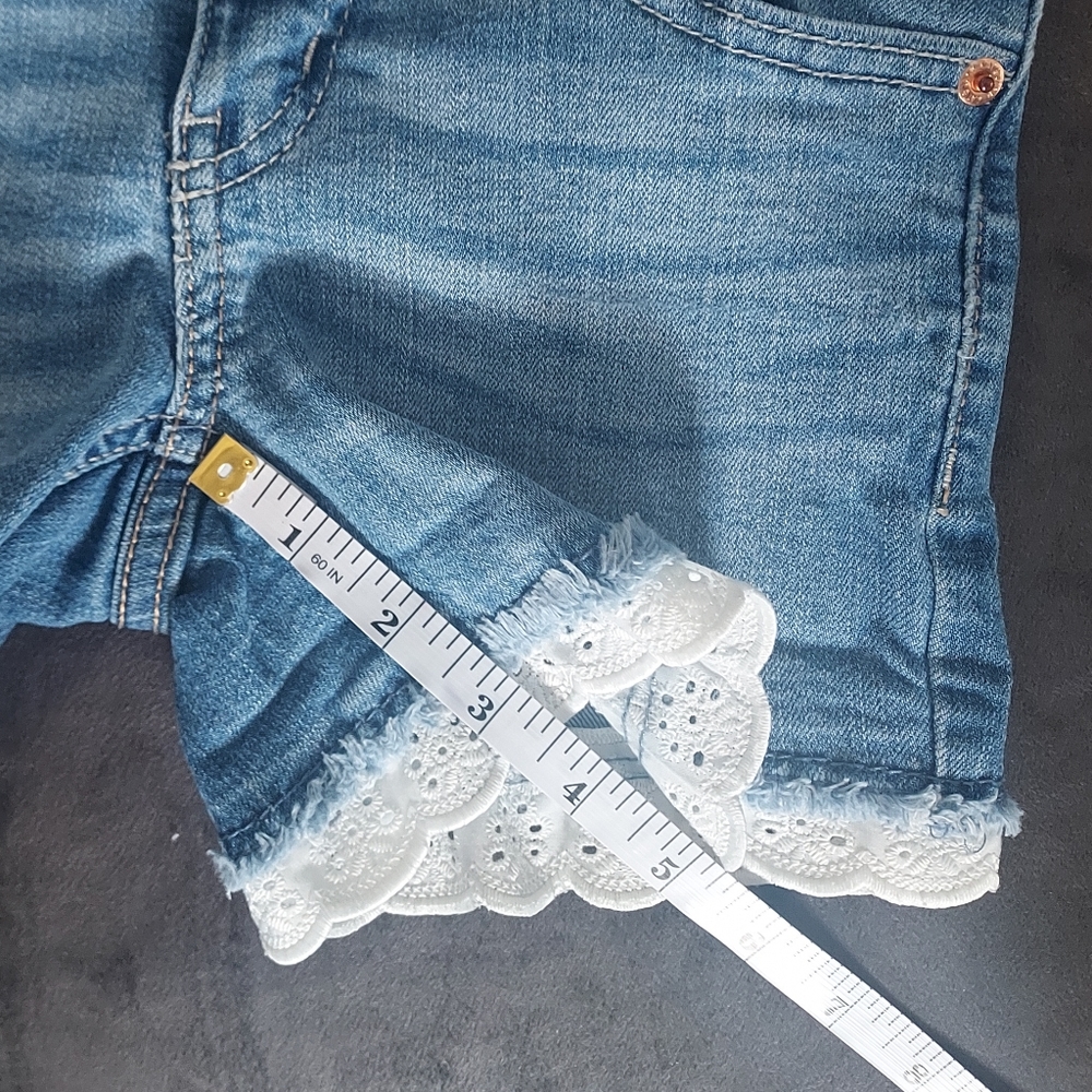 Cat & Jack, size medium 7/8, girl's denim shorts with eyelet hem - Picture 4 of 8